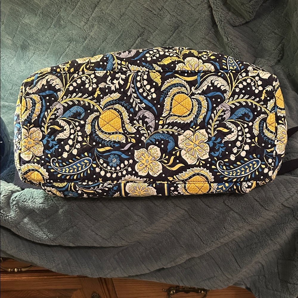 Vera Bradley “Ellie Blue” Retired WeekenderTravel Bag - Picture 5 of 9